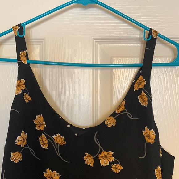 White House Black Market sleeveless blouse - Picture 2 of 12